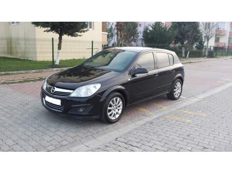 Siyah renk Opel Astra resimleri