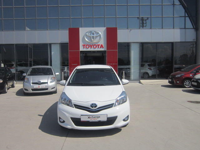 Toyota Yaris araba resimleri