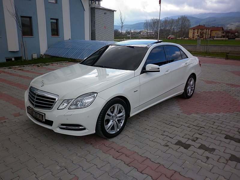 Beyaz renk Mercedes - Benz E resimleri