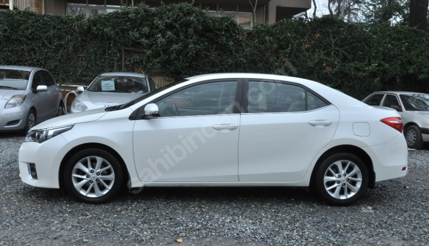 Beyaz renk 2015 model Corolla resimleri