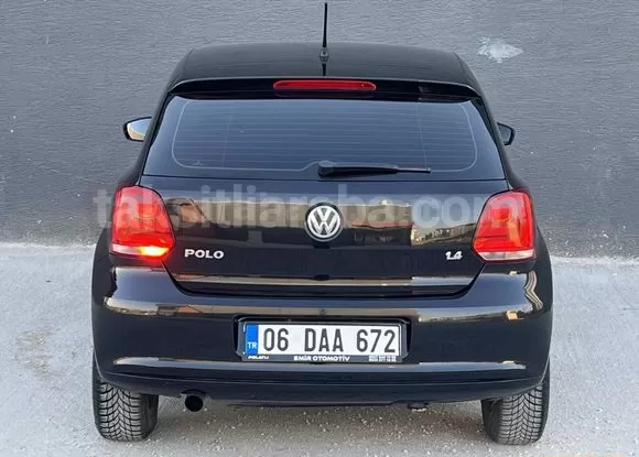 Siyah Volkswagen Polo