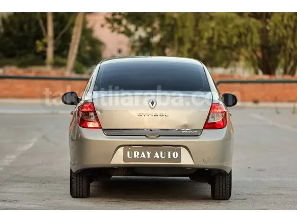 Kahverengi Renault Symbol