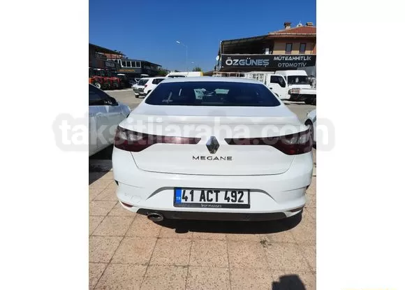 Beyaz Renault Megane